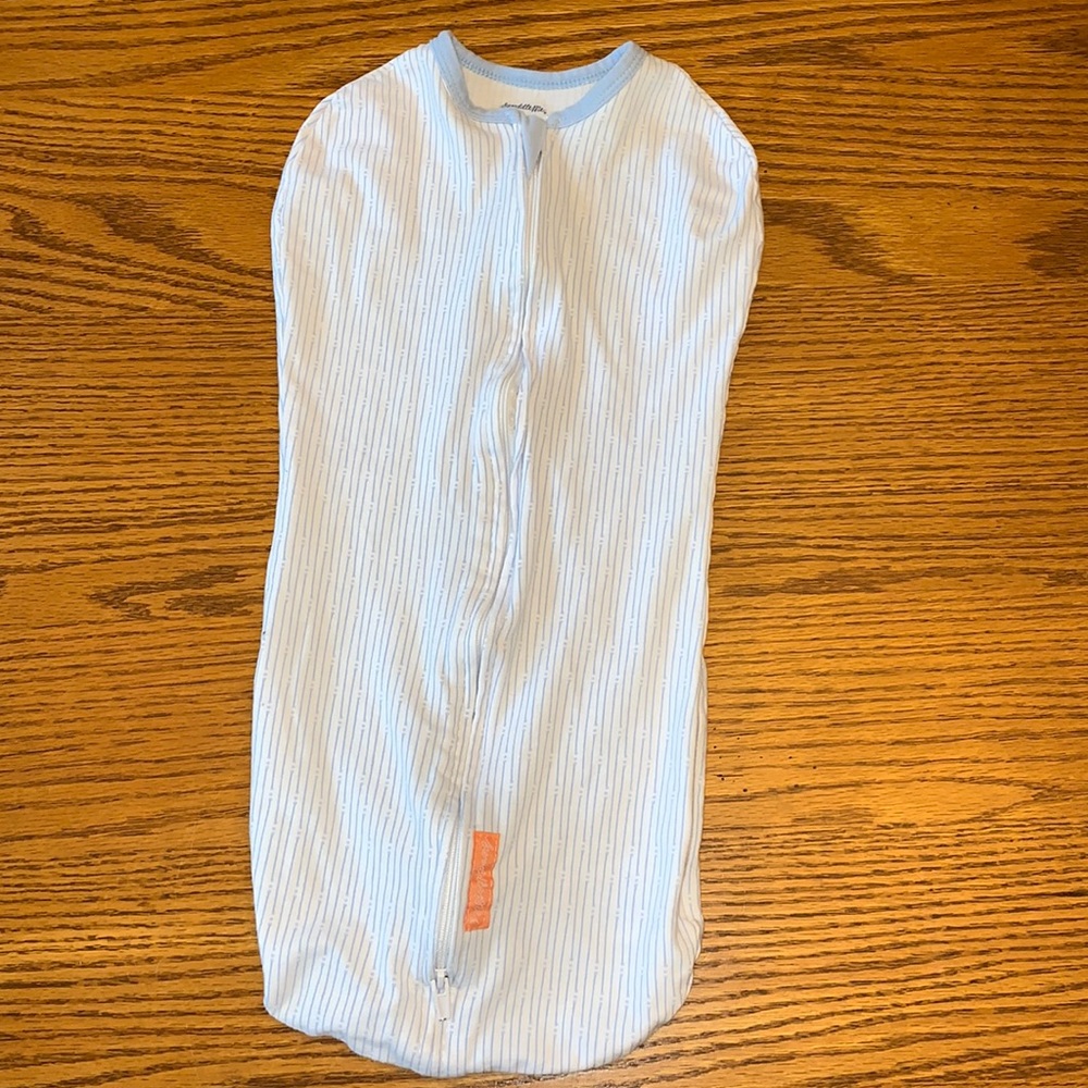 Swaddle Me baby swaddle blue and white large